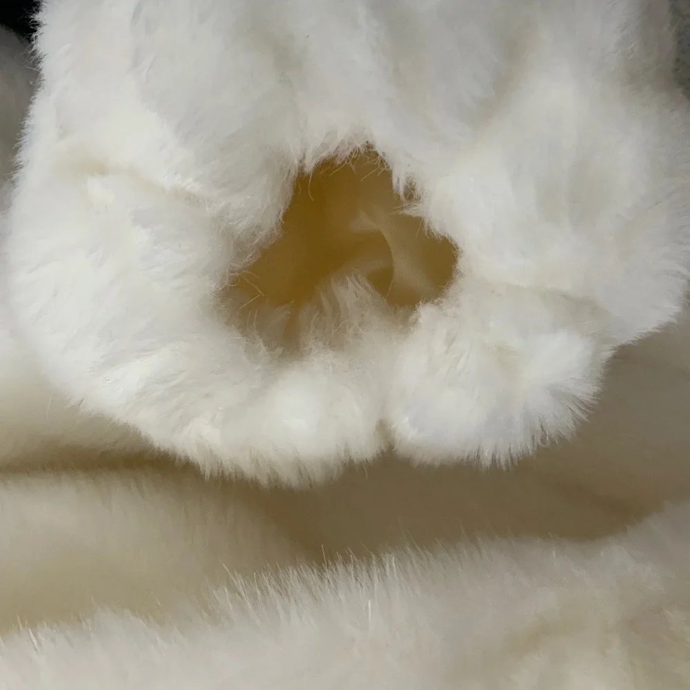 Monterey Fashions - Vintage White Faux Fur Coat - Picture 11 of 12